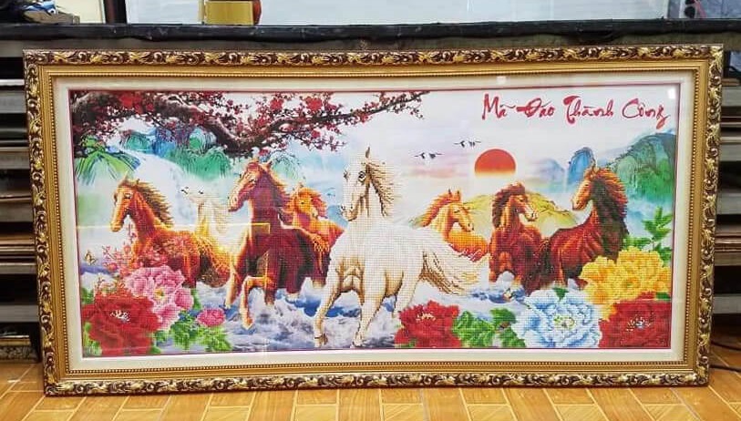 Bí Ẩn Tranh Thêu Mã Đáo Thành Công Hợp Với Tuổi Nào?