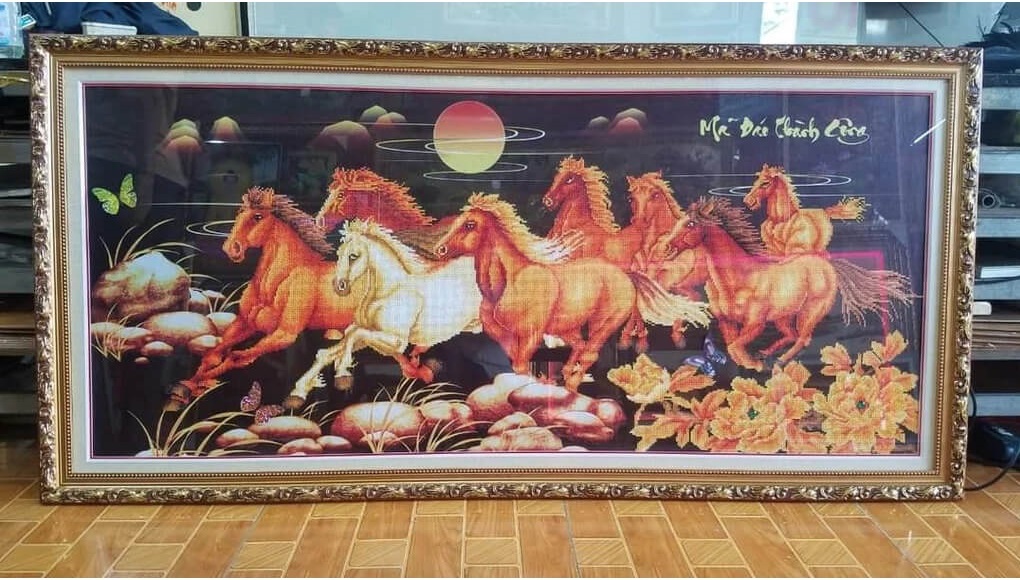 Bí Ẩn Tranh Thêu Mã Đáo Thành Công Hợp Với Tuổi Nào?